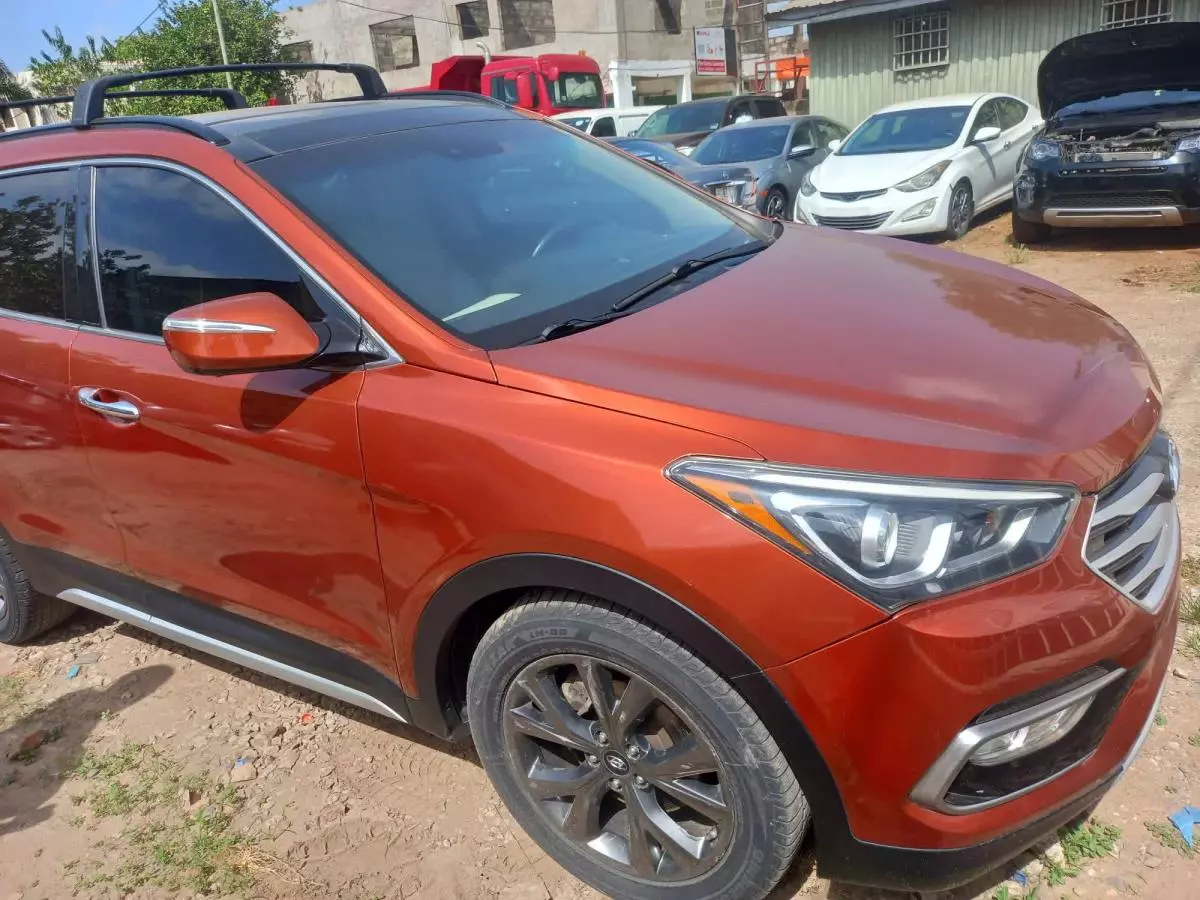 Hyundai Santa Fe   - 2018