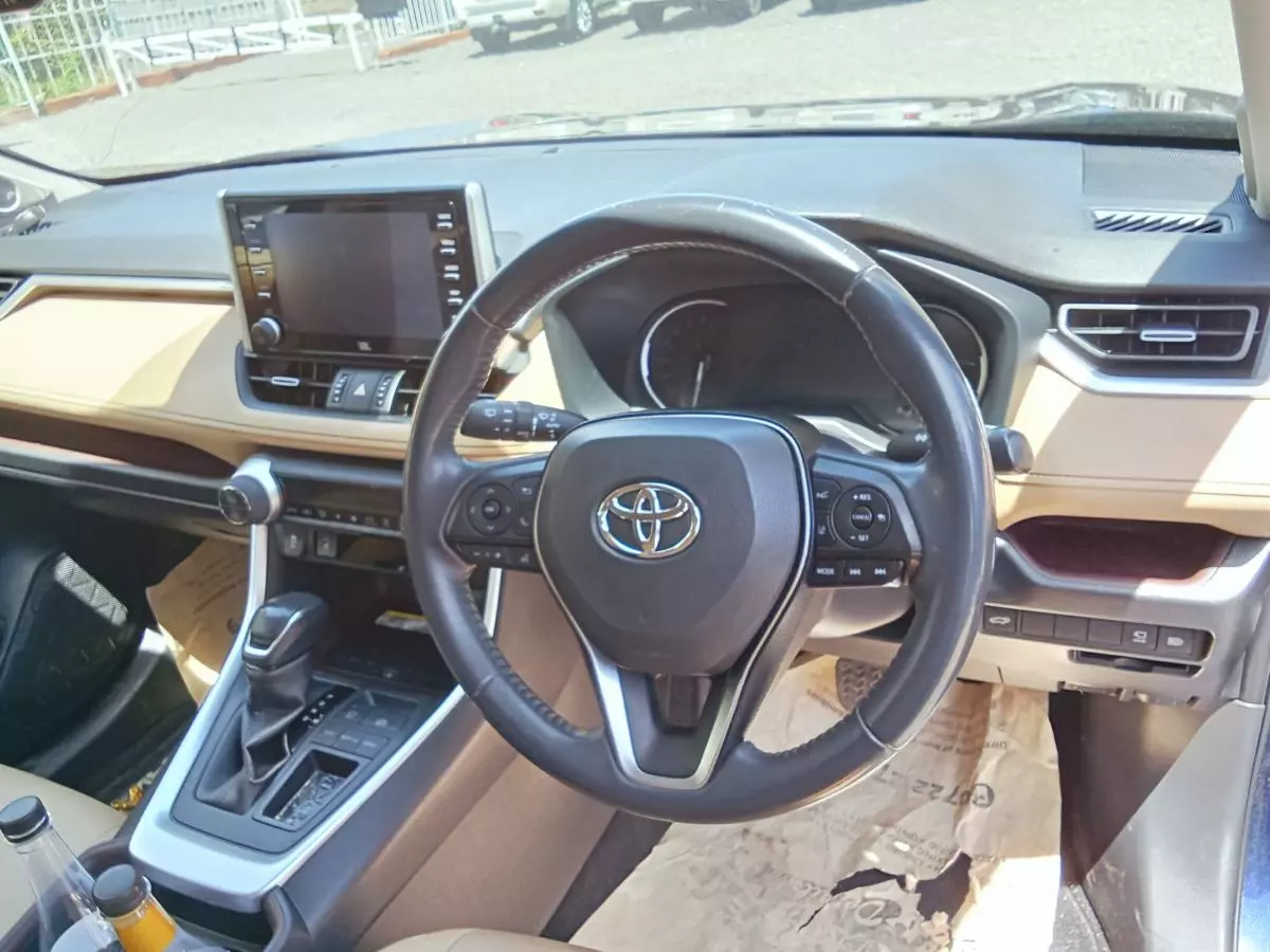 Toyota RAV 4   - 2019