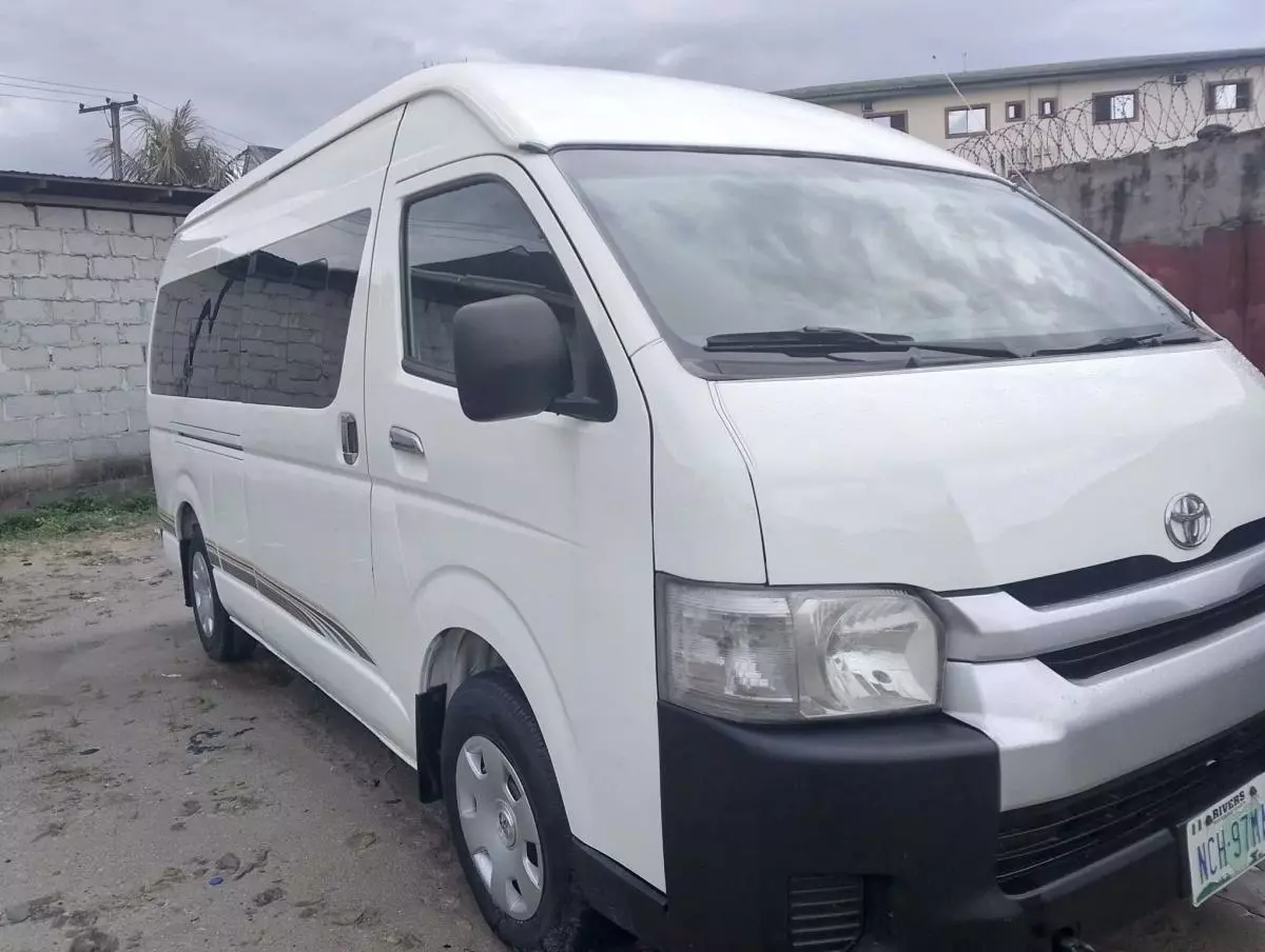 Toyota Hiace   - 2009