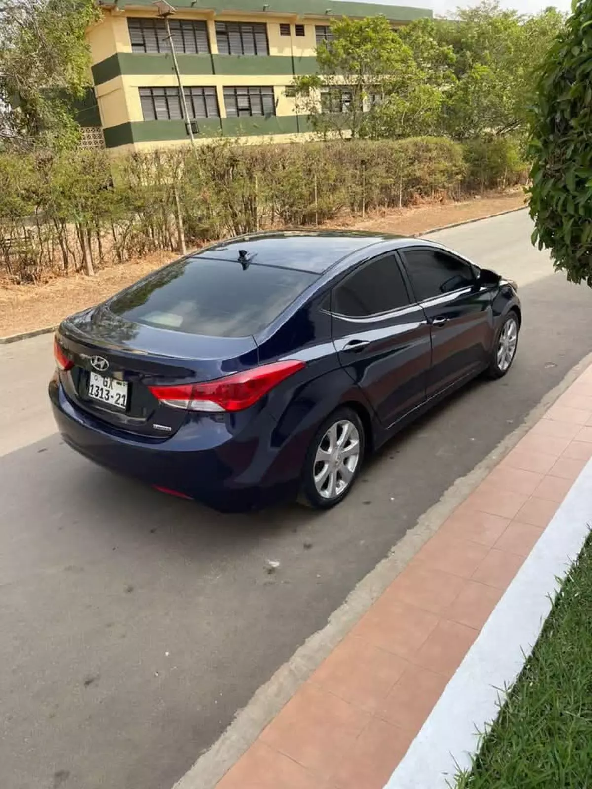 Hyundai Elantra   - 2013