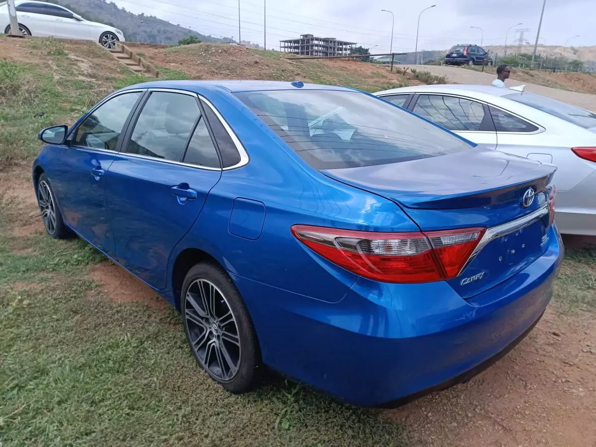 Toyota Camry   - 2016