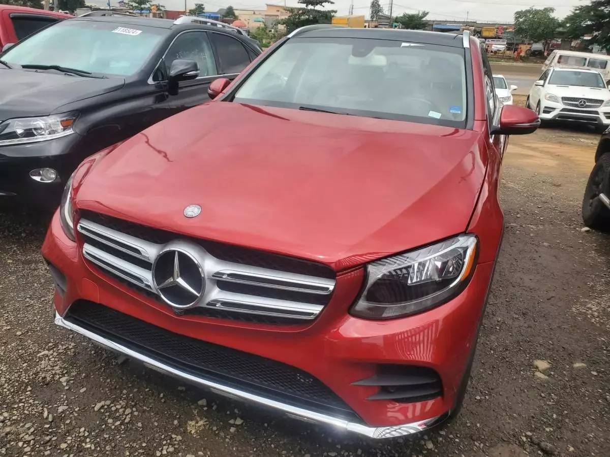 Mercedes-Benz GLC 300   - 2017