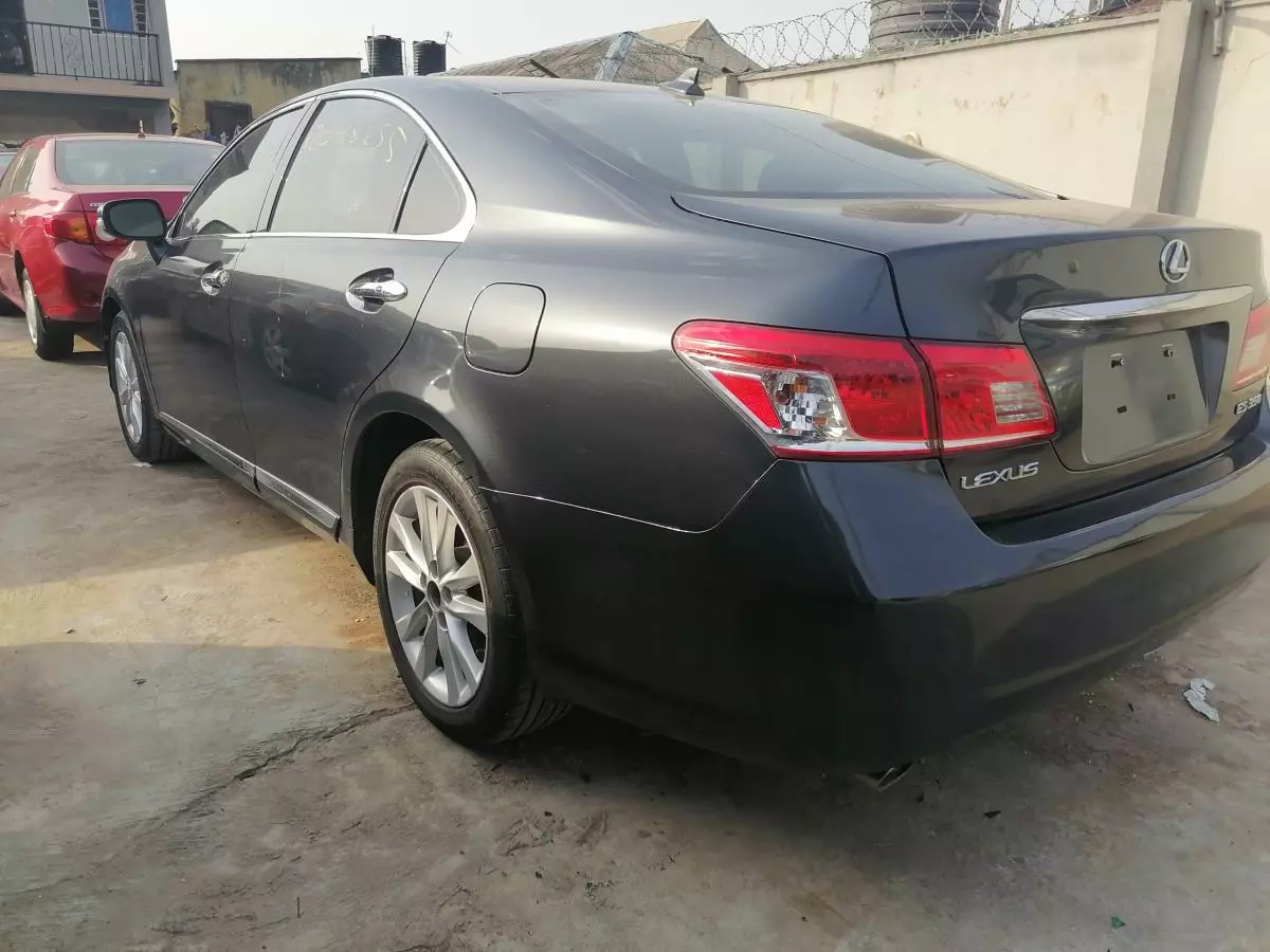 Lexus ES 350   - 2010