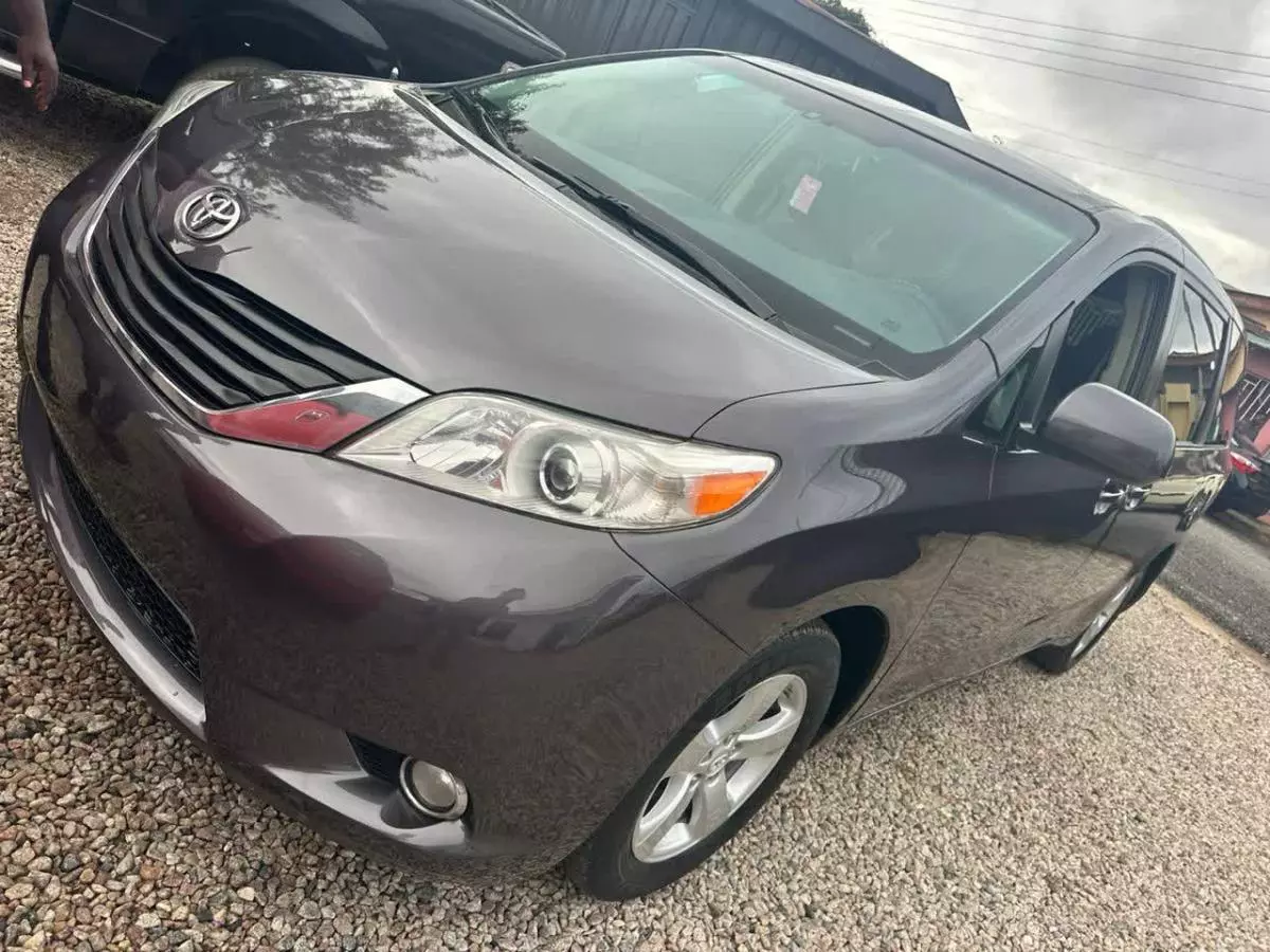 Toyota Sienna   - 2013