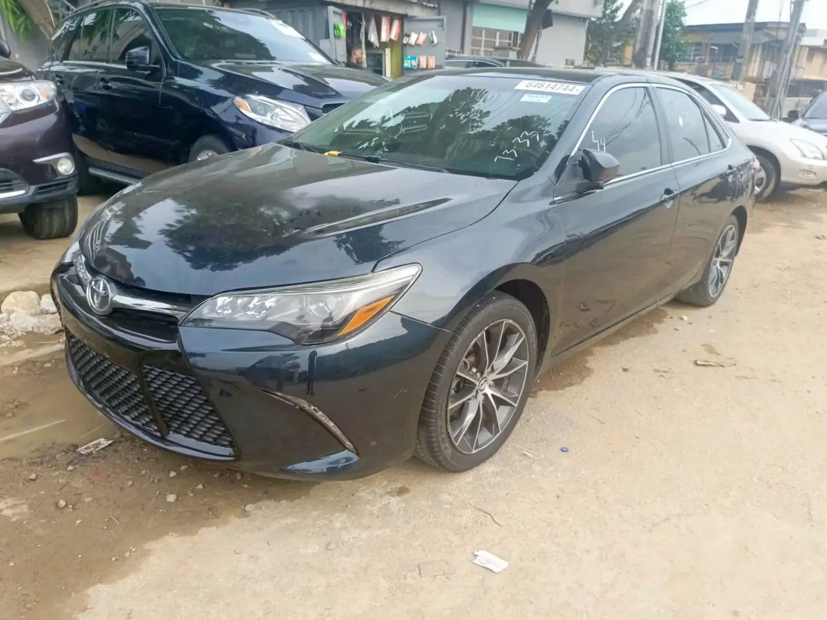 Toyota Camry   - 2015