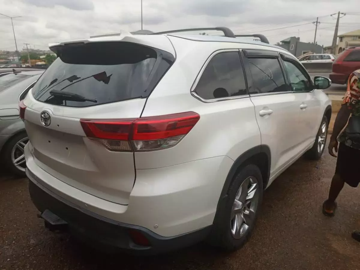 Toyota Highlander   - 2014