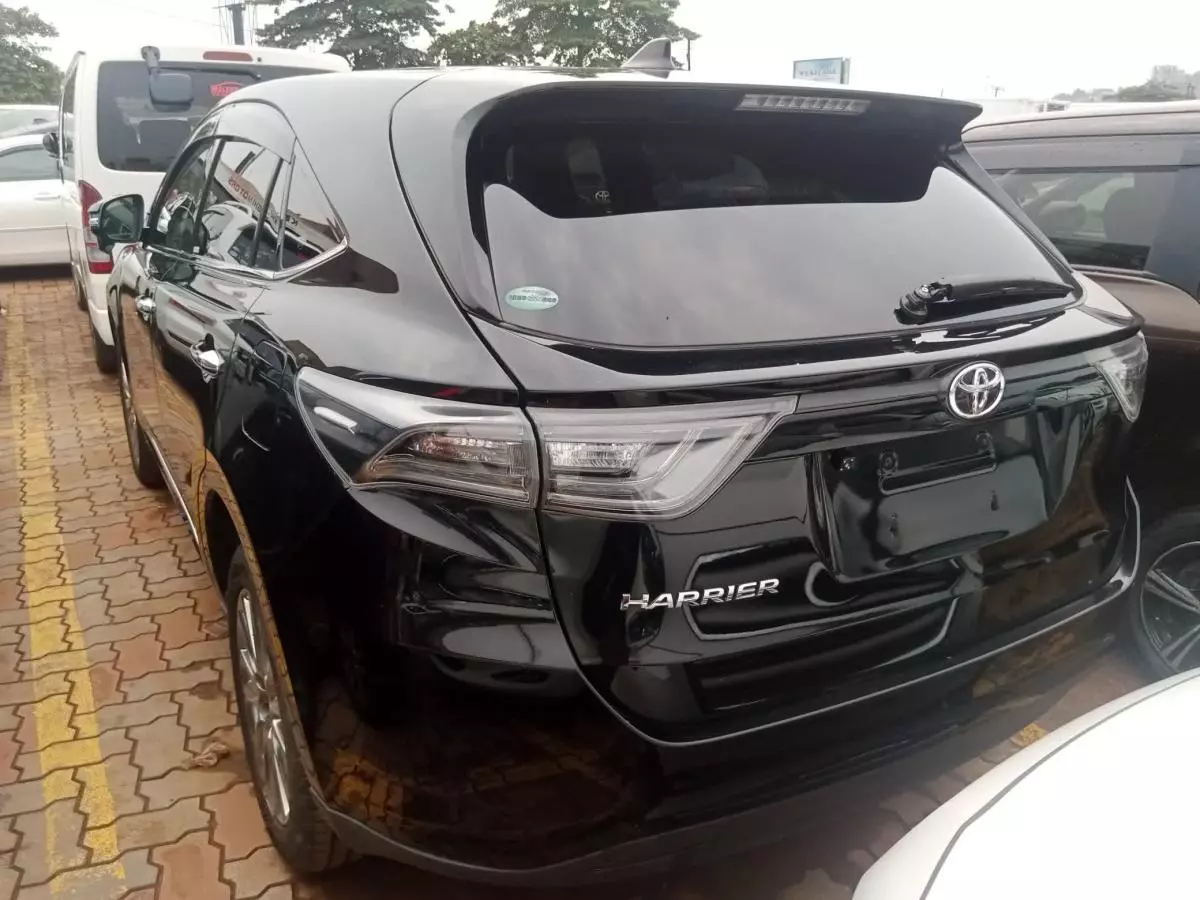 Toyota Harrier   - 2016