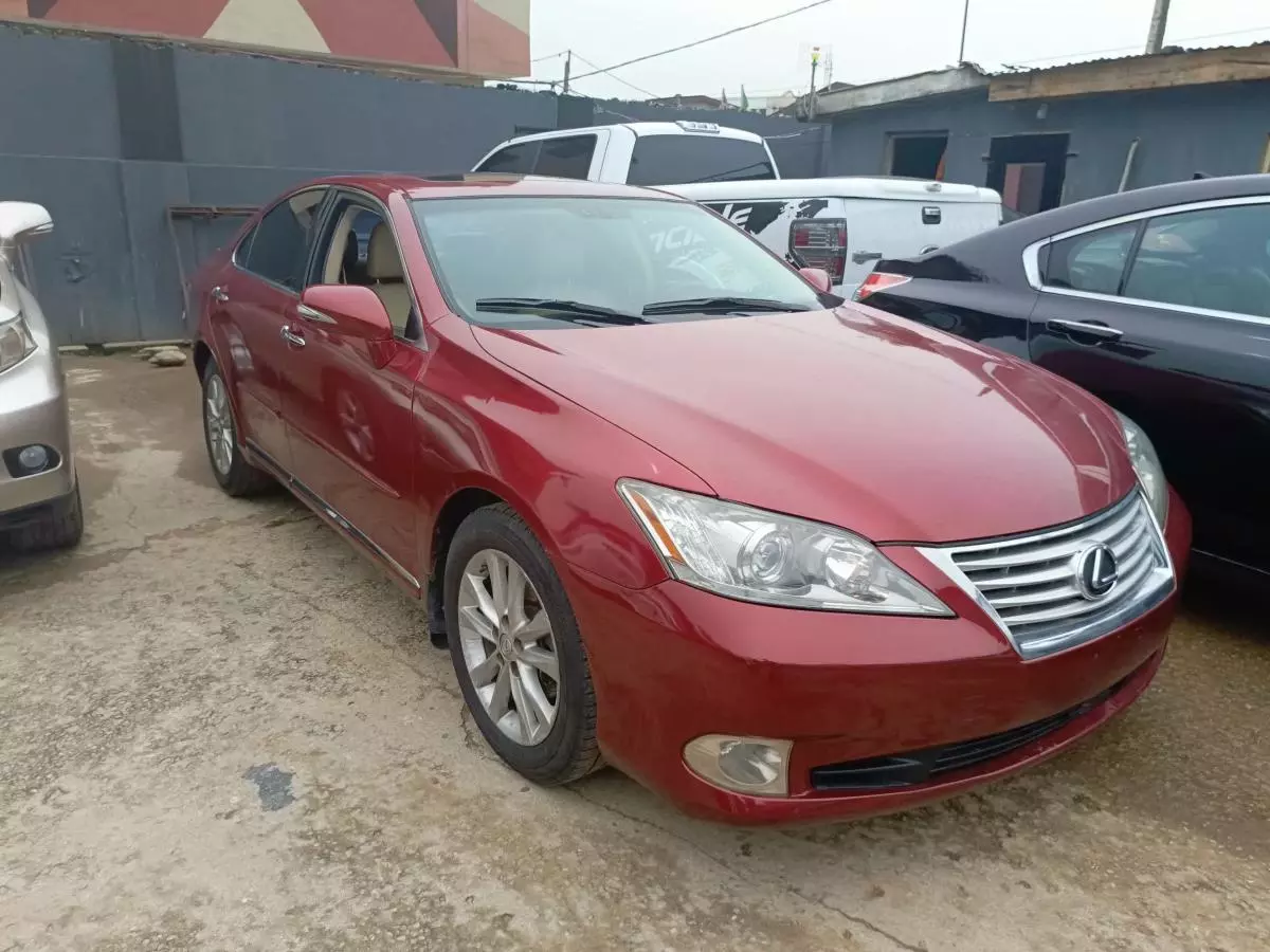 Lexus ES 350   - 2011