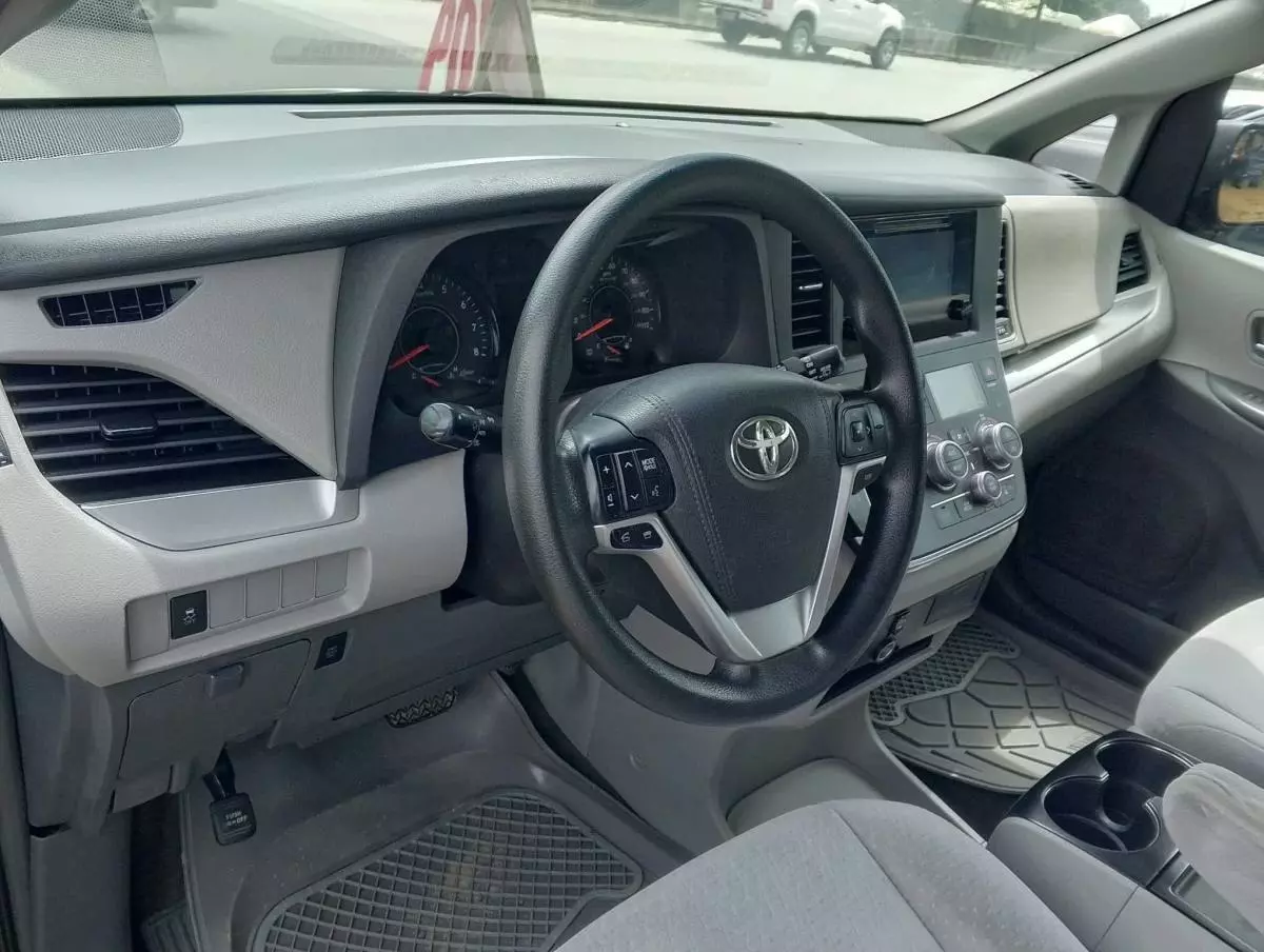 Toyota Sienna   - 2015