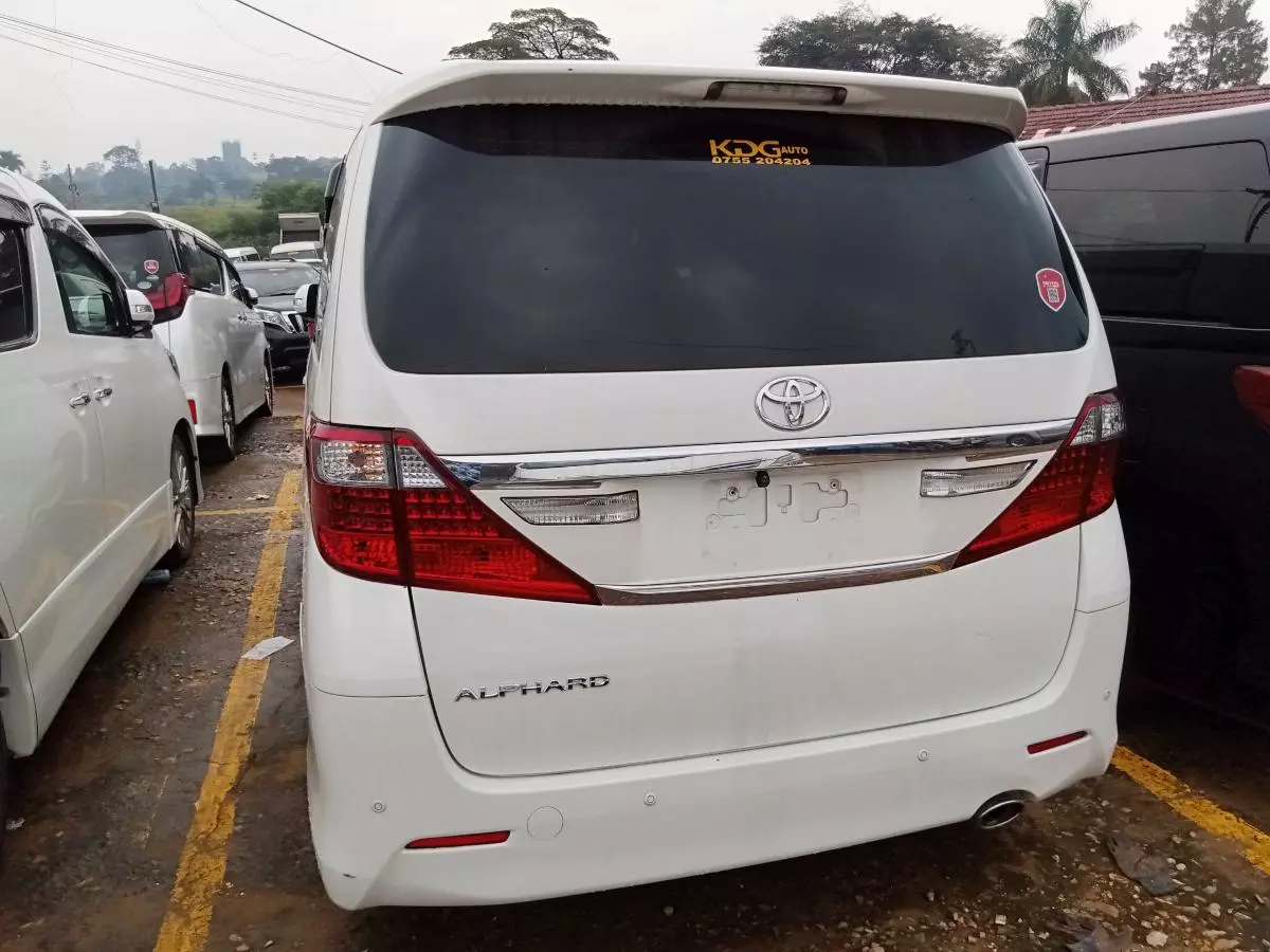 Toyota Alphard   - 2011