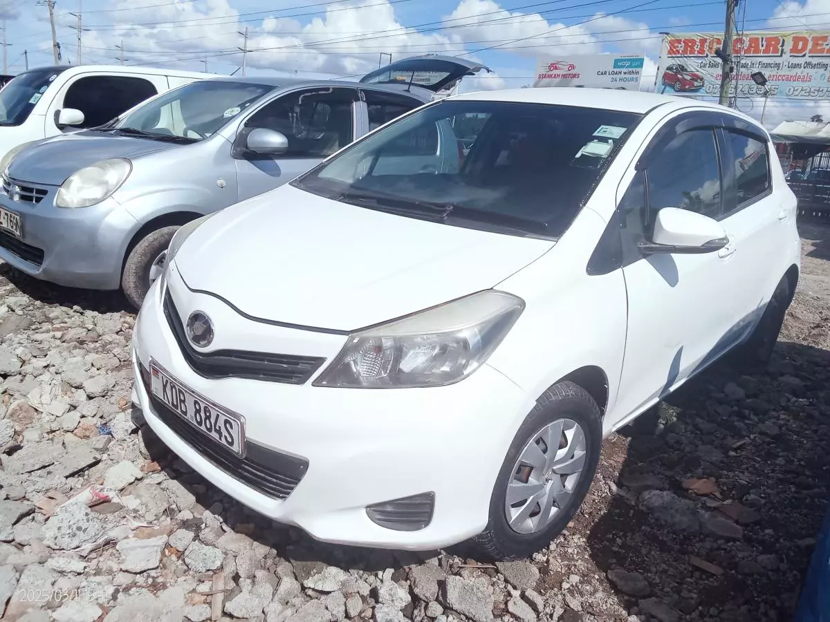 Toyota Vitz   - 2013