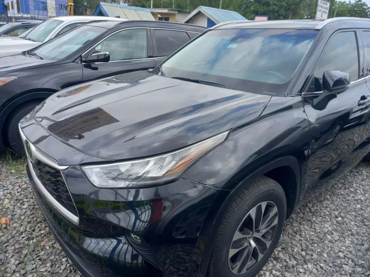 Toyota Highlander   - 2021