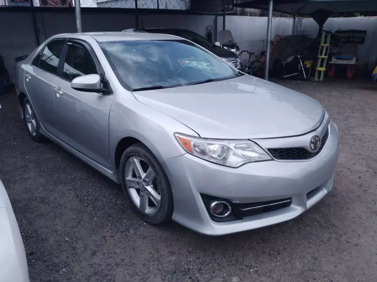 Toyota Camry   - 2014