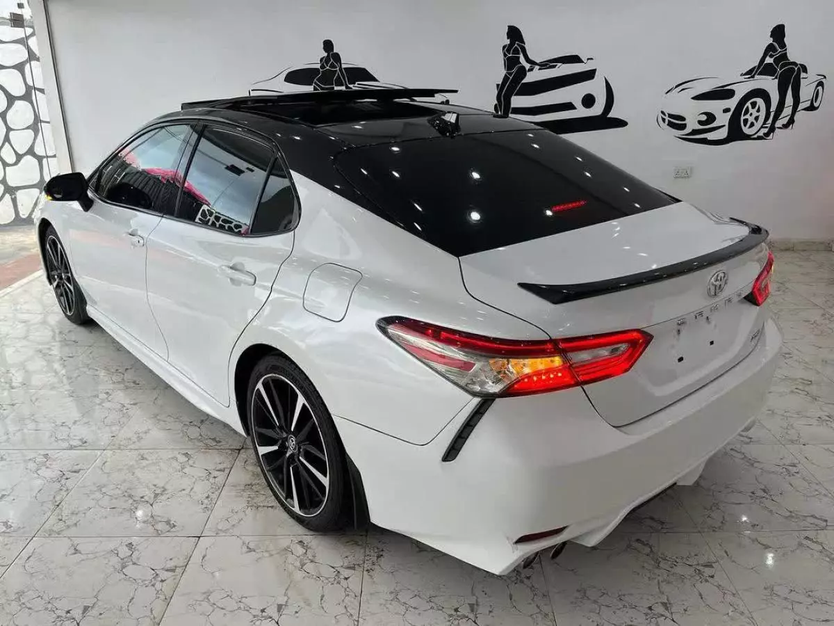 Toyota Camry   - 2018