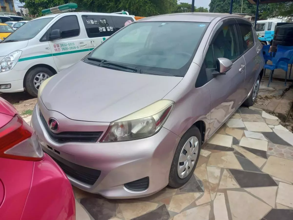 Toyota Vitz   - 2011