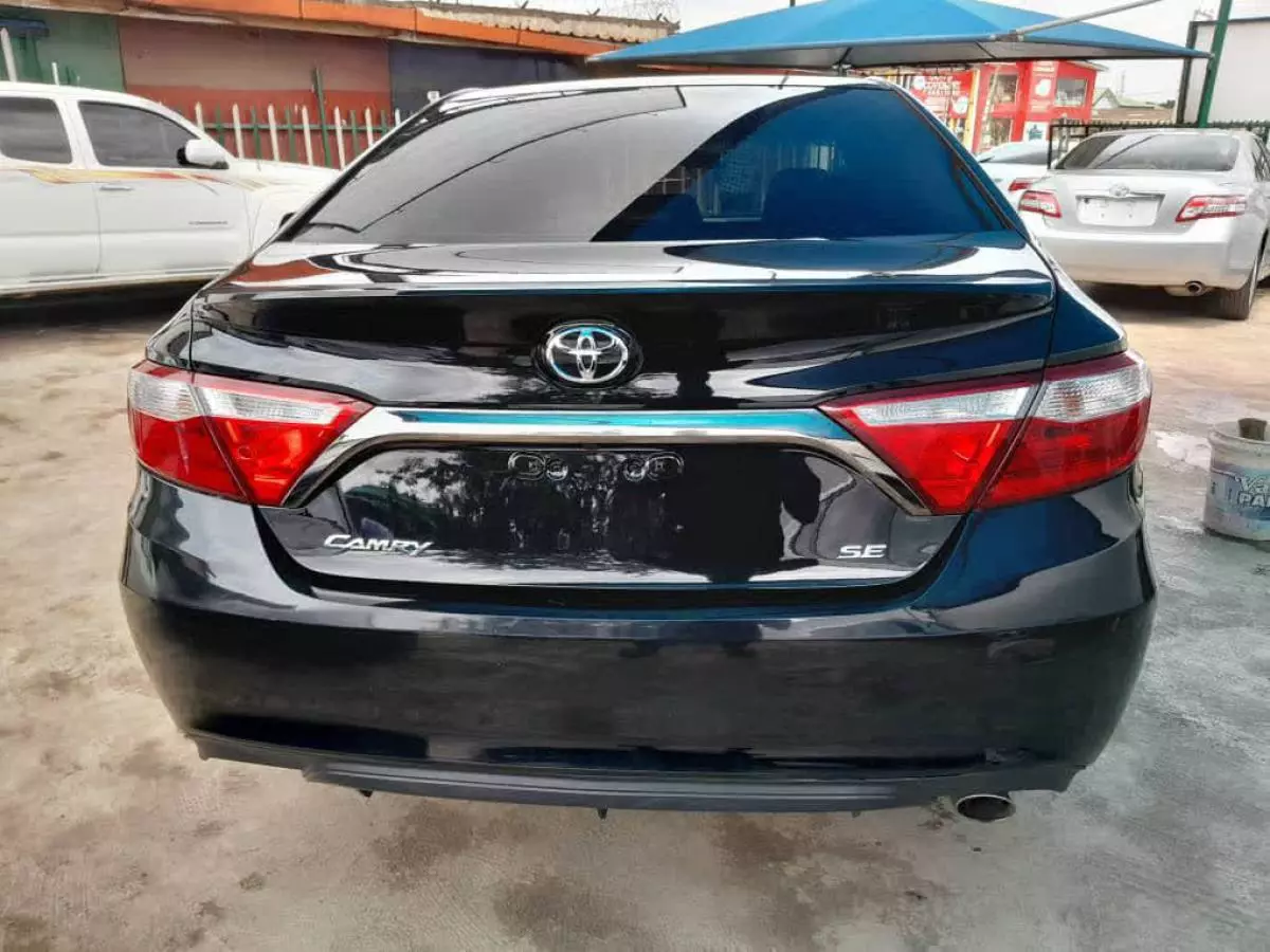 Toyota Camry   - 2016