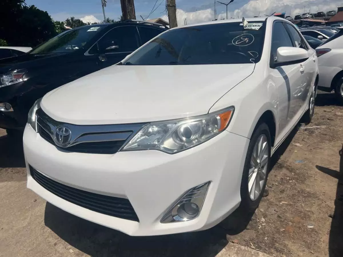 Toyota Camry   - 2013