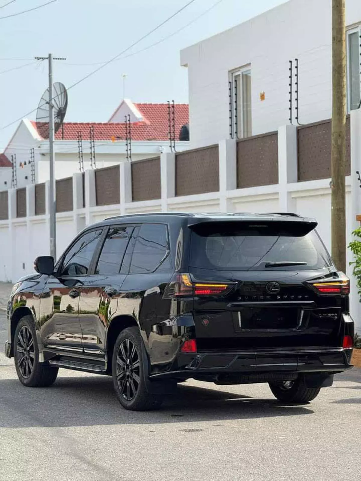 Lexus LX 570   - 2020