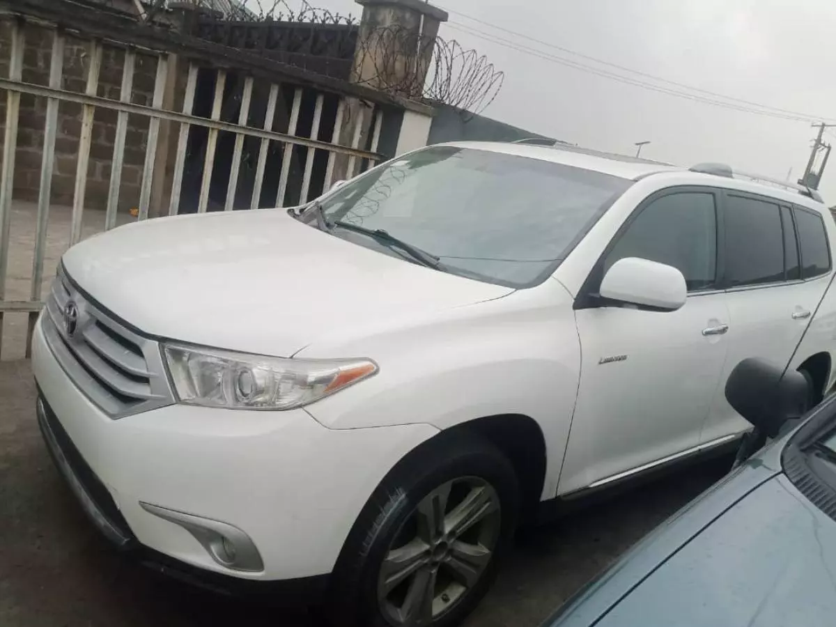 Toyota Highlander   - 2013