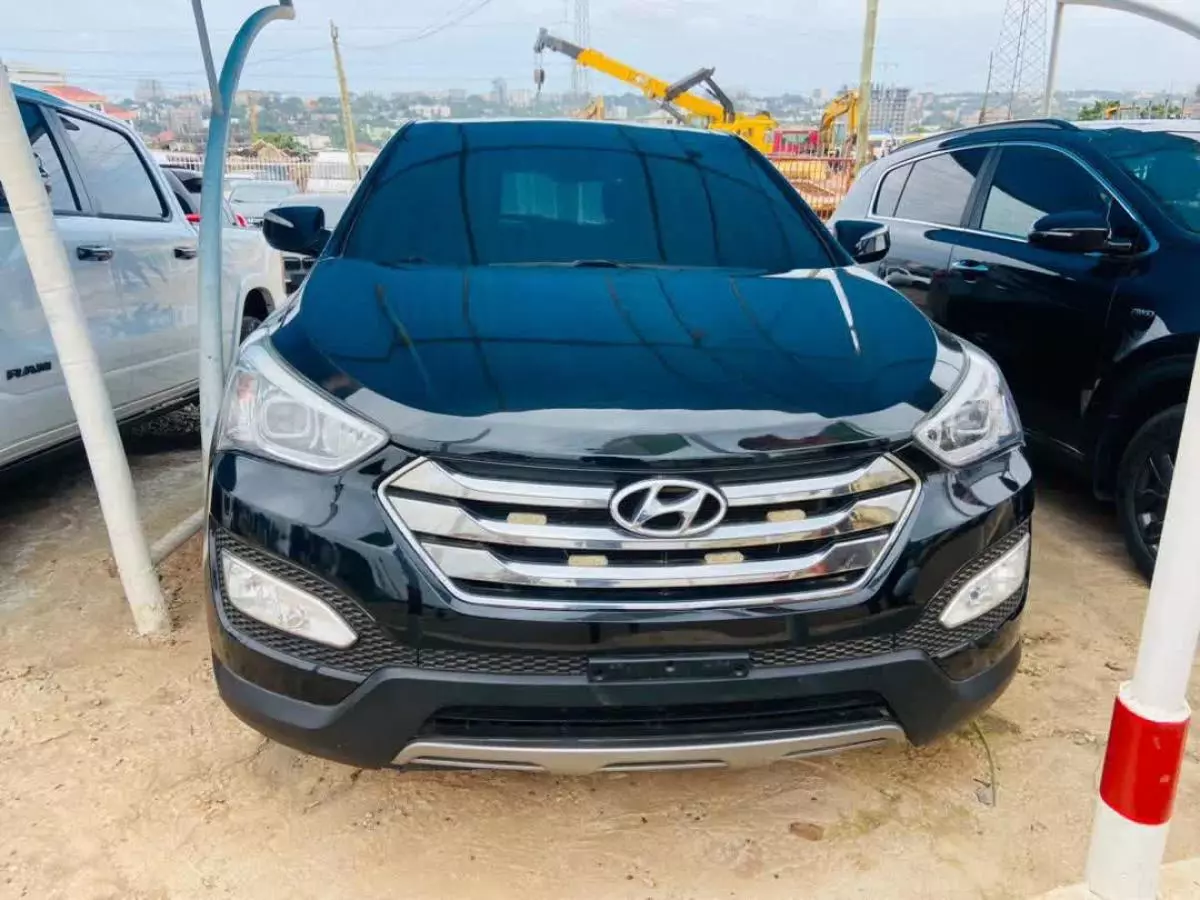 Hyundai Santa Fe   - 2013