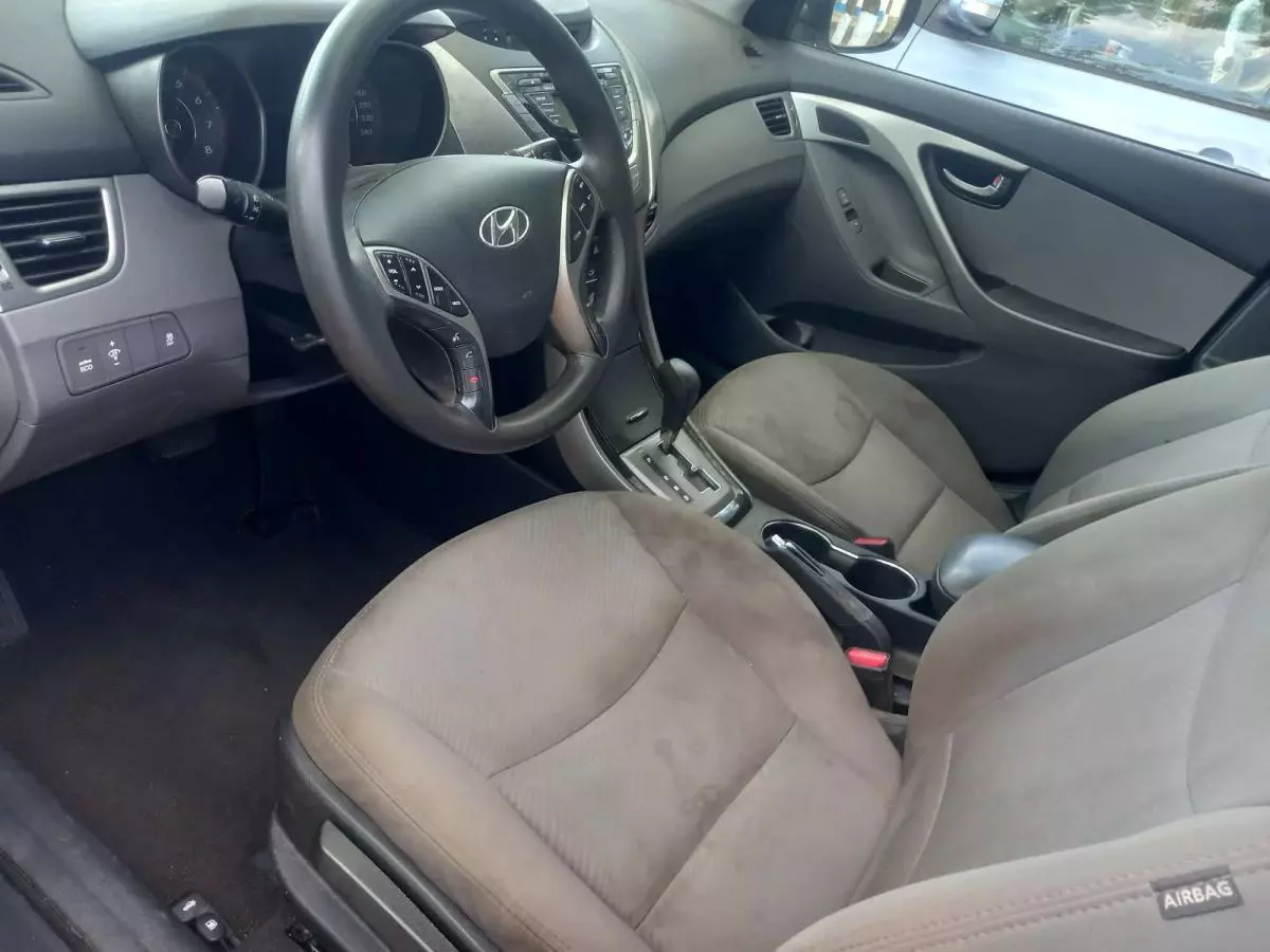 Hyundai Elantra   - 2013