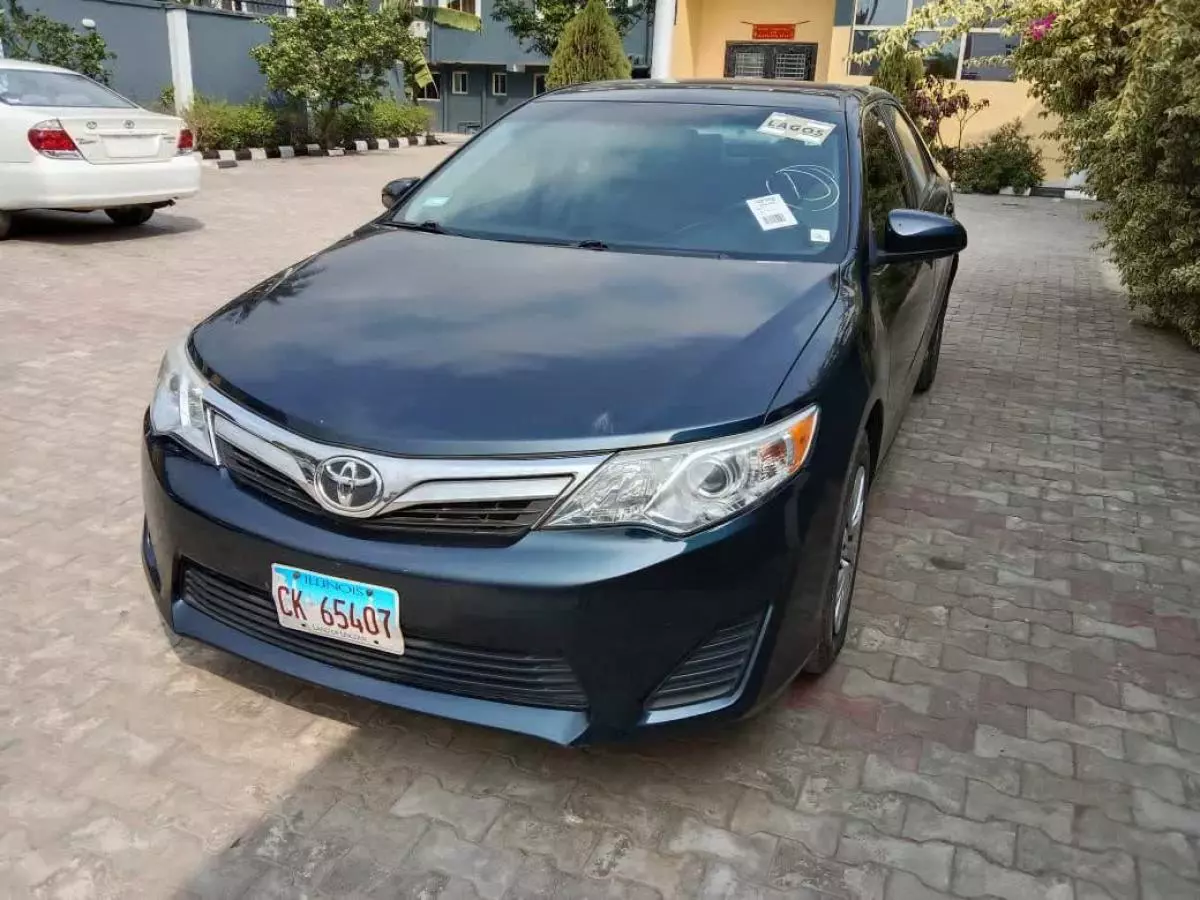 Toyota Camry - 2012