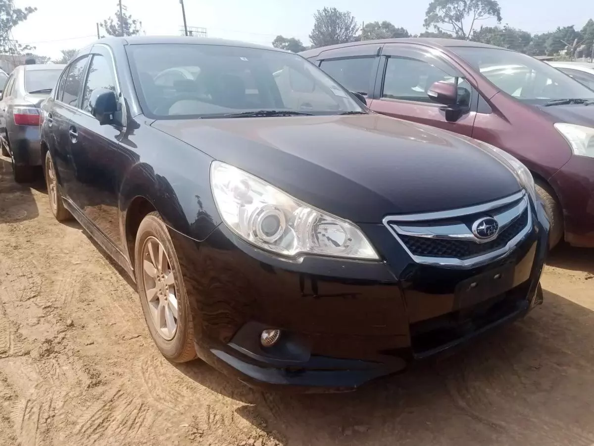 Subaru Legacy   - 2010