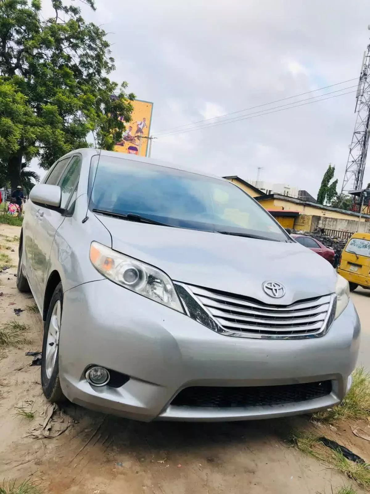 Toyota Sienna   - 2011