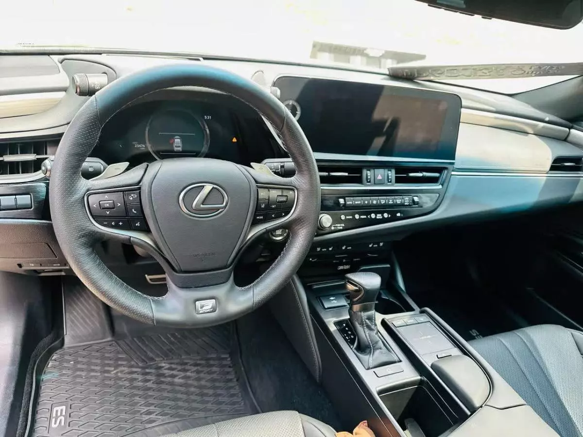 Lexus ES 350   - 2023