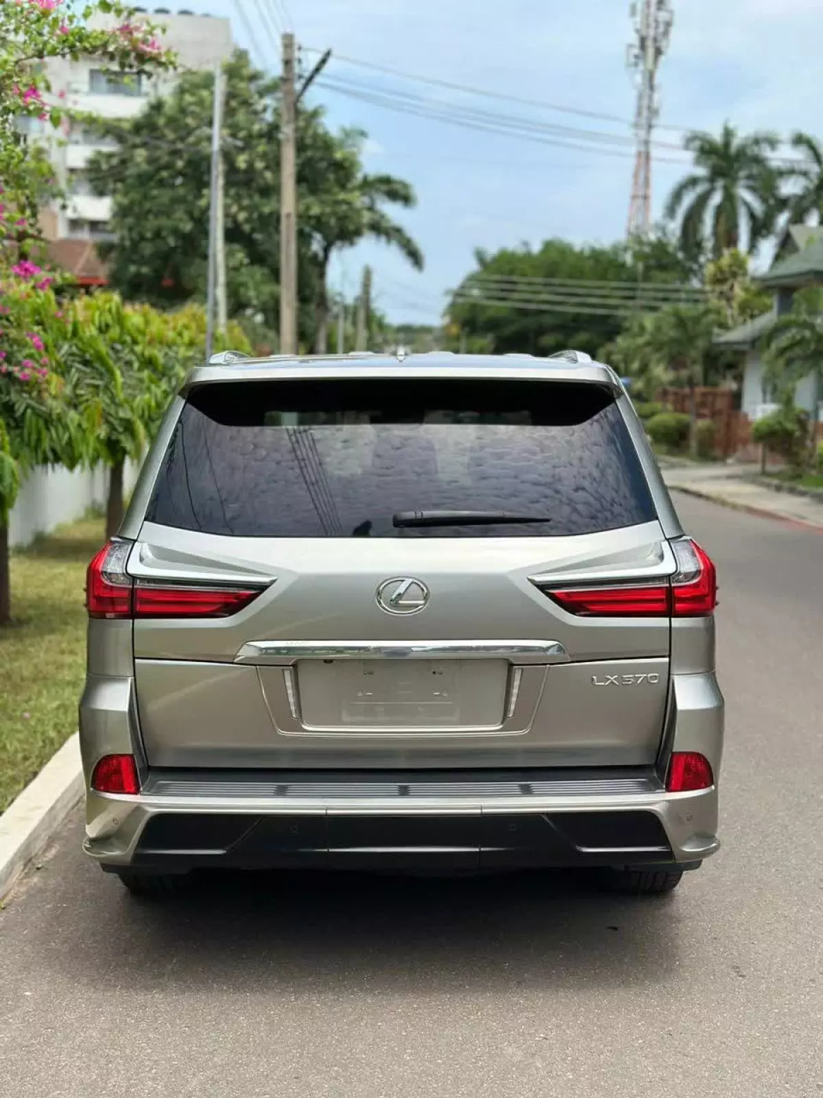 Lexus LX 570   - 2021