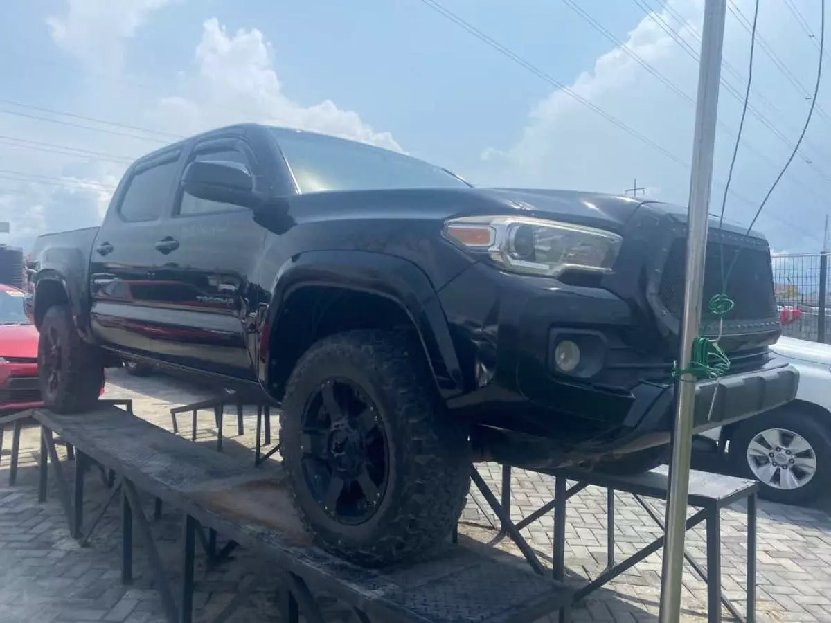 Toyota Tacoma - 2016