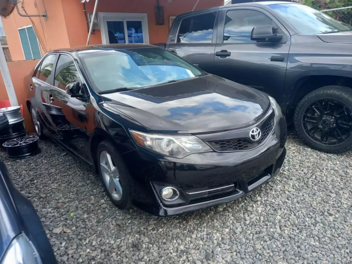 Toyota Camry   - 2014