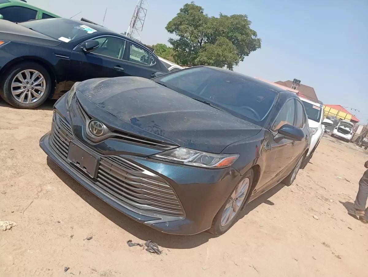 Toyota Camry   - 2018