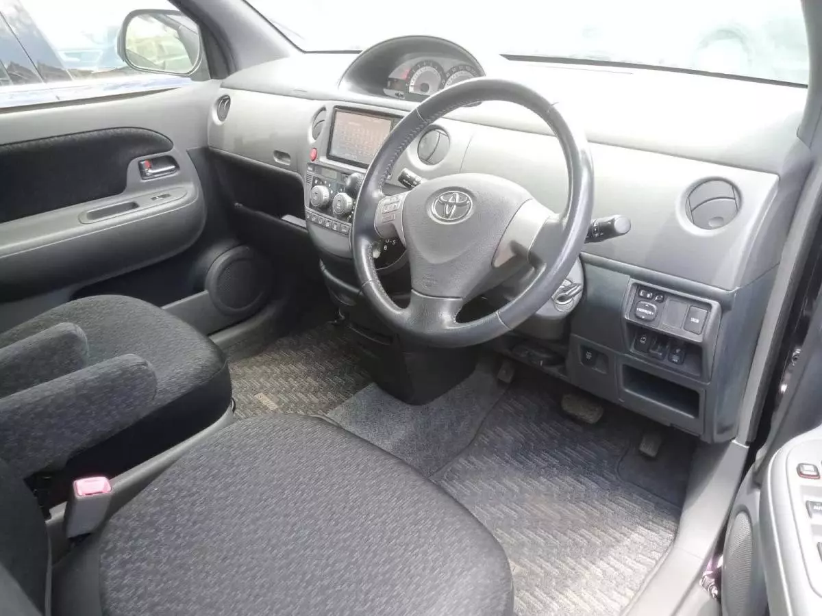 Toyota Sienta   - 2016
