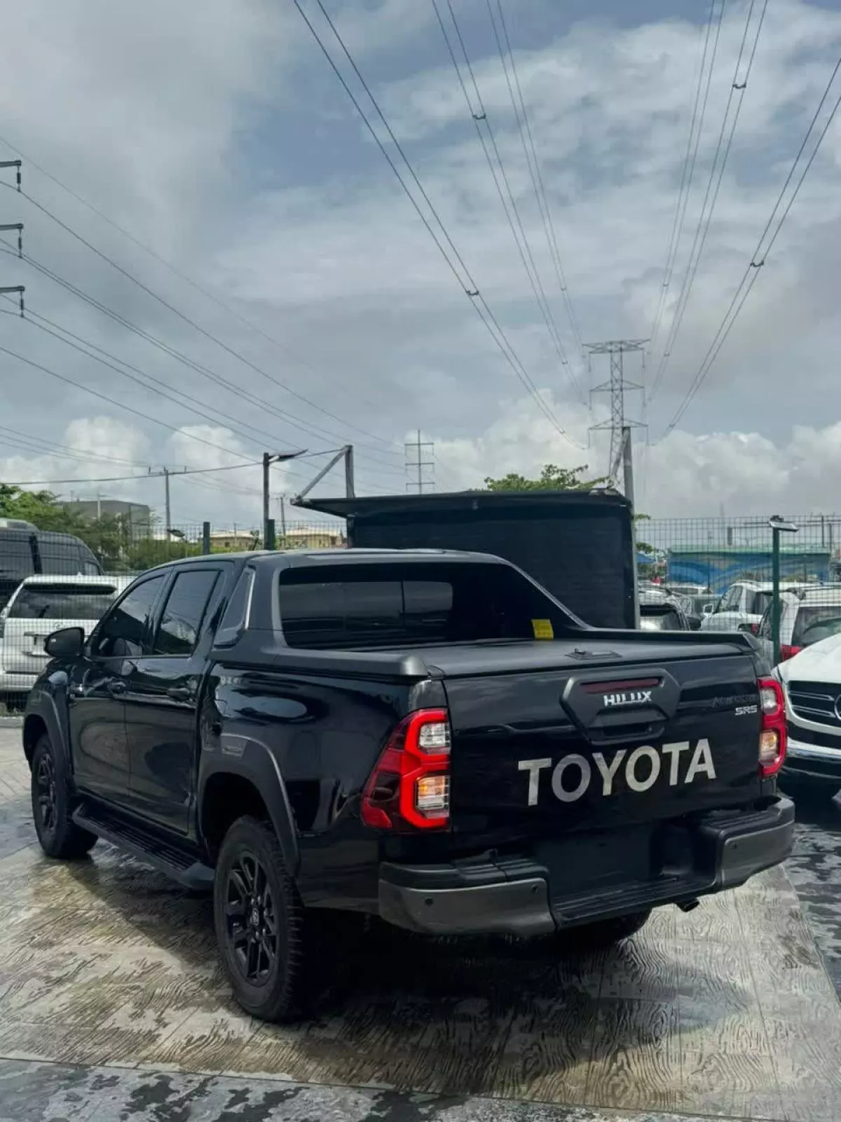 Toyota Hilux   - 2022