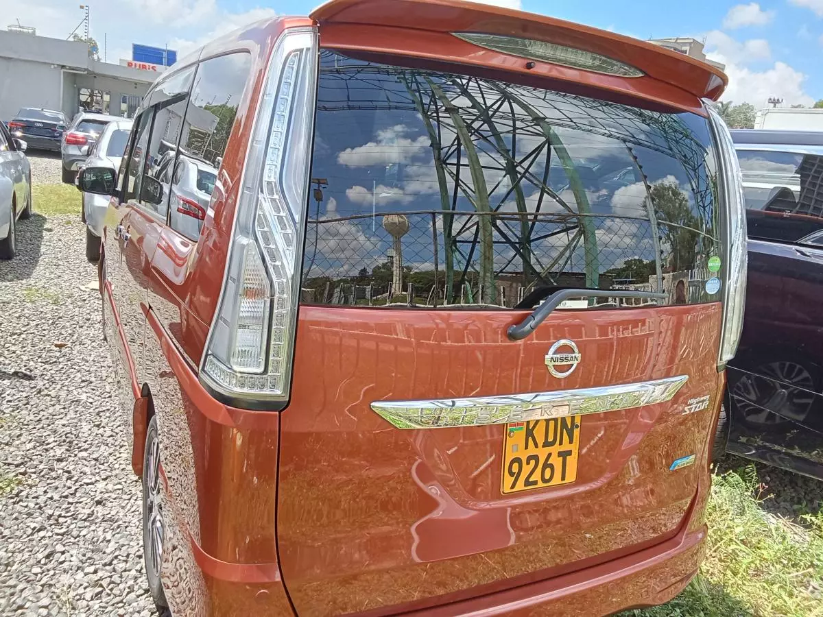 Nissan Serena   - 2016