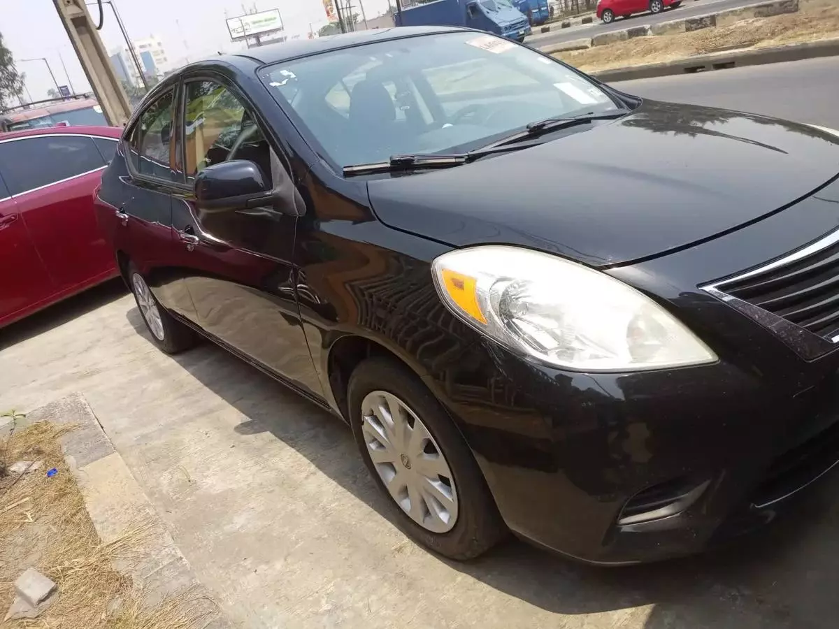 Nissan Versa   - 2014