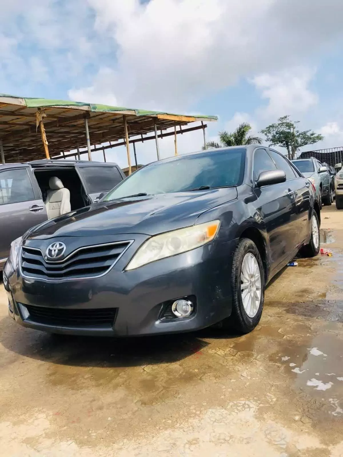 Toyota Camry   - 2010