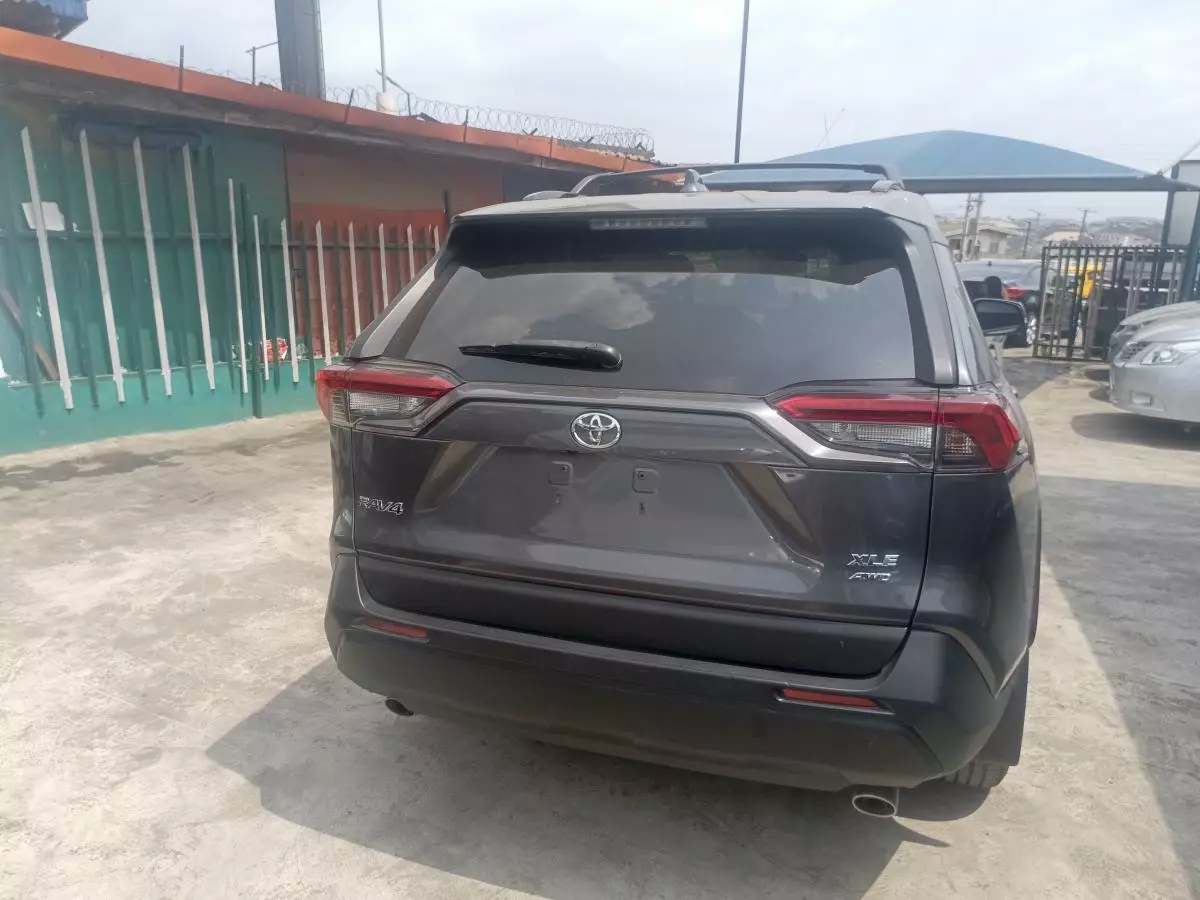 Toyota RAV 4   - 2019