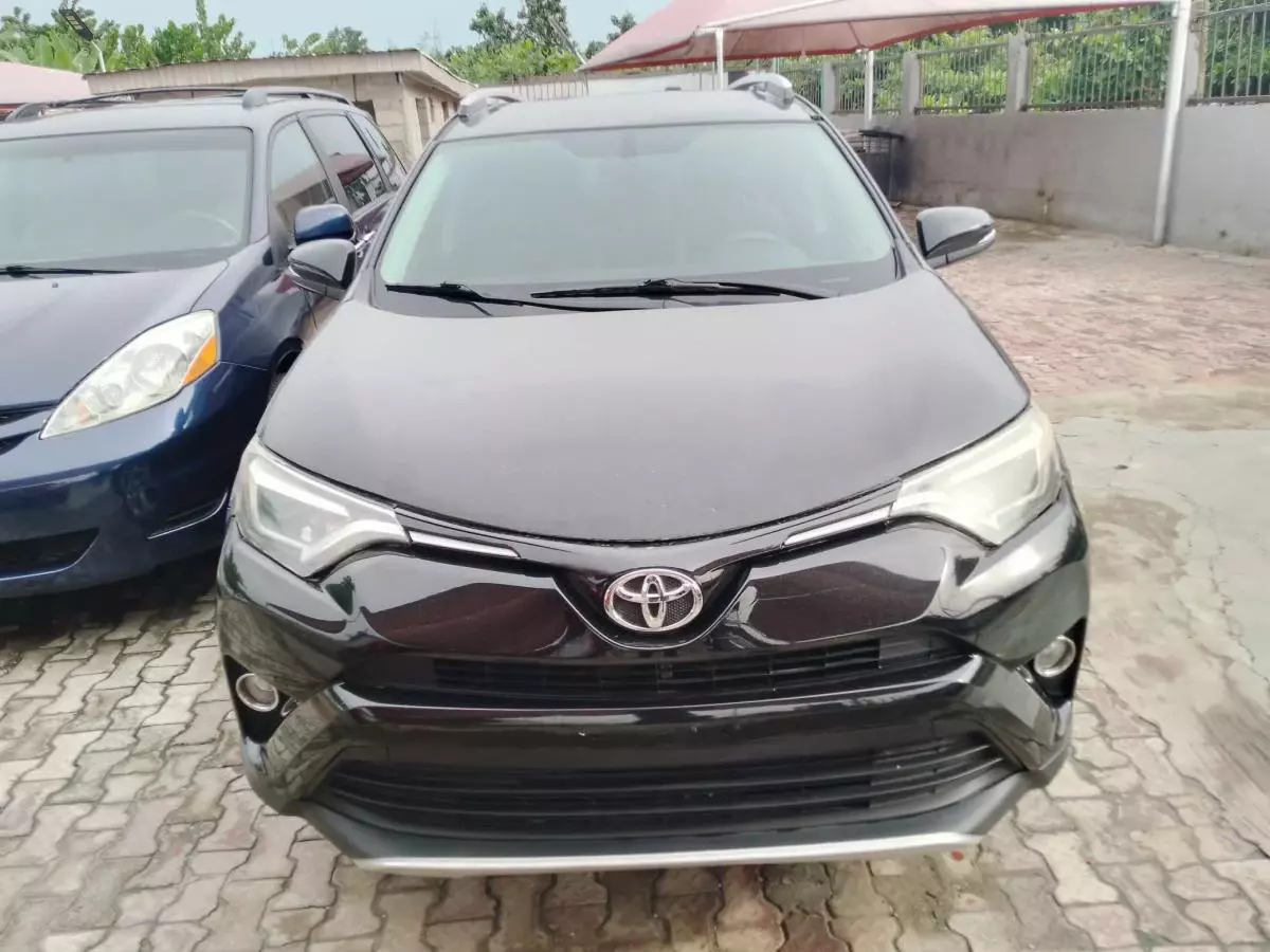 Toyota RAV 4   - 2015