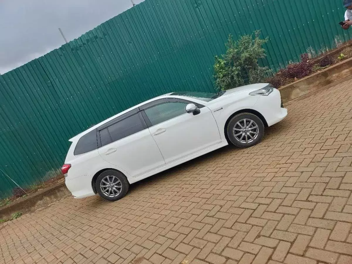 Toyota Fielder hybrid    - 2015