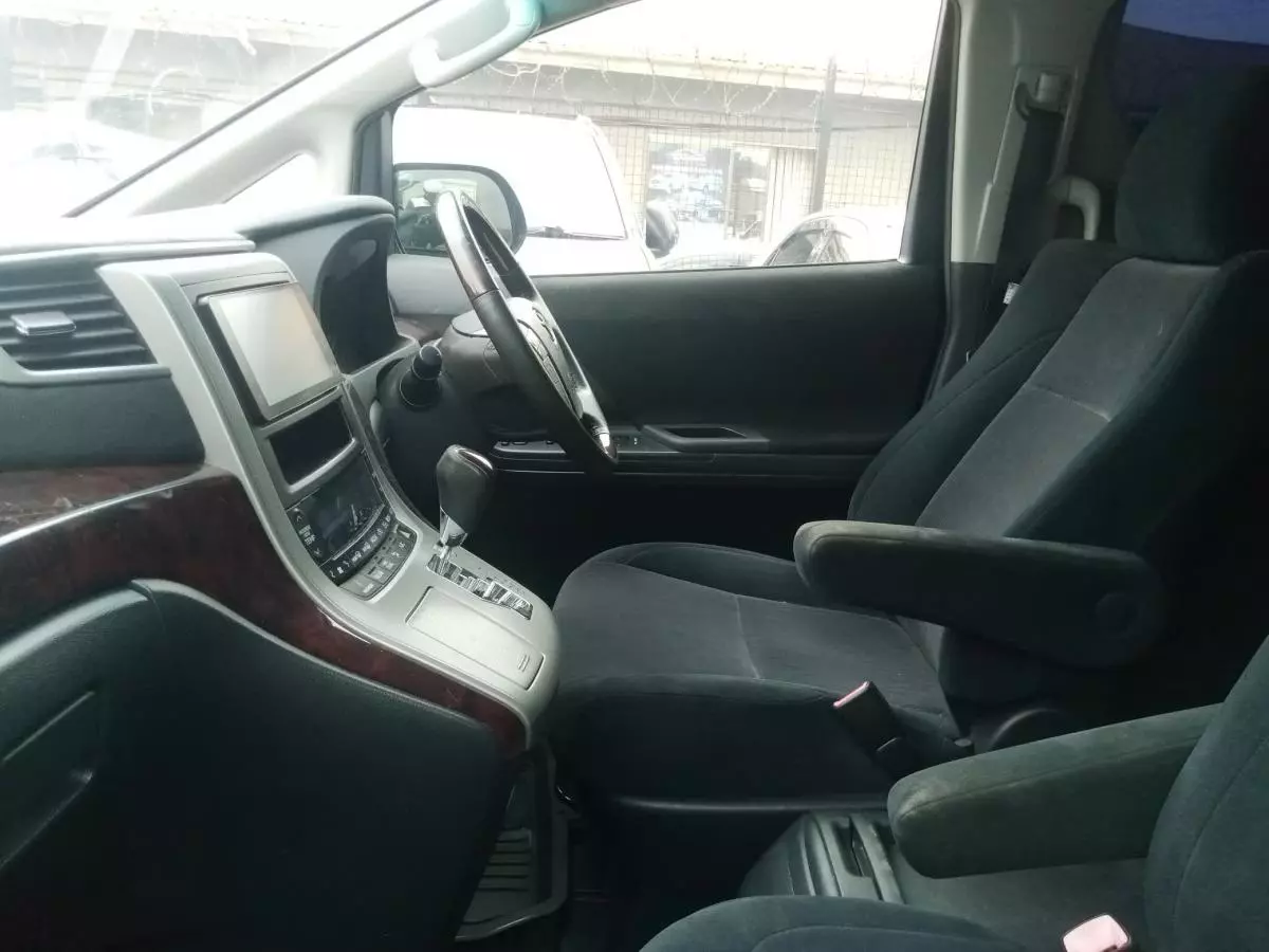 Toyota Alphard   - 2011