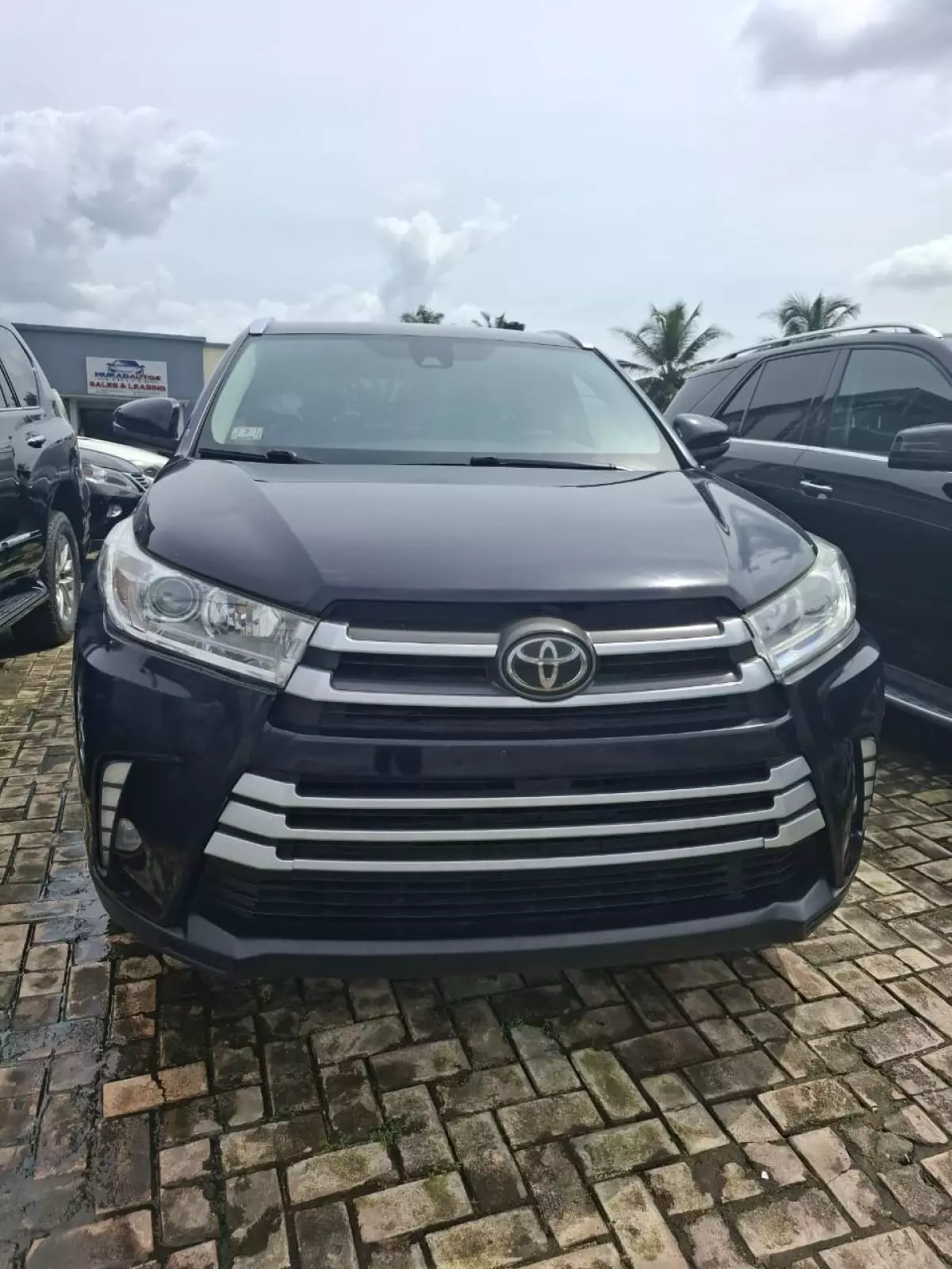 Toyota Highlander   - 2017