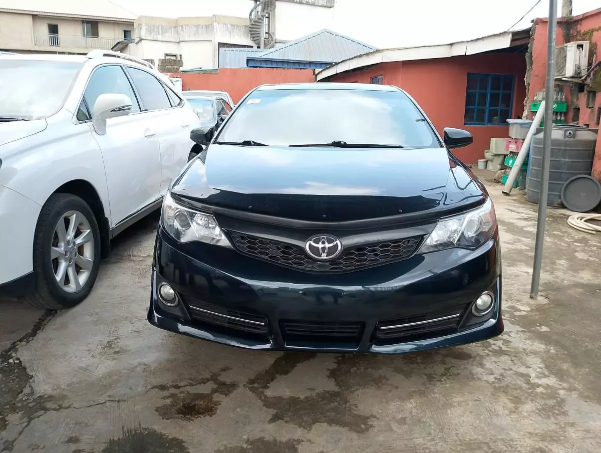 Toyota Camry   - 2013