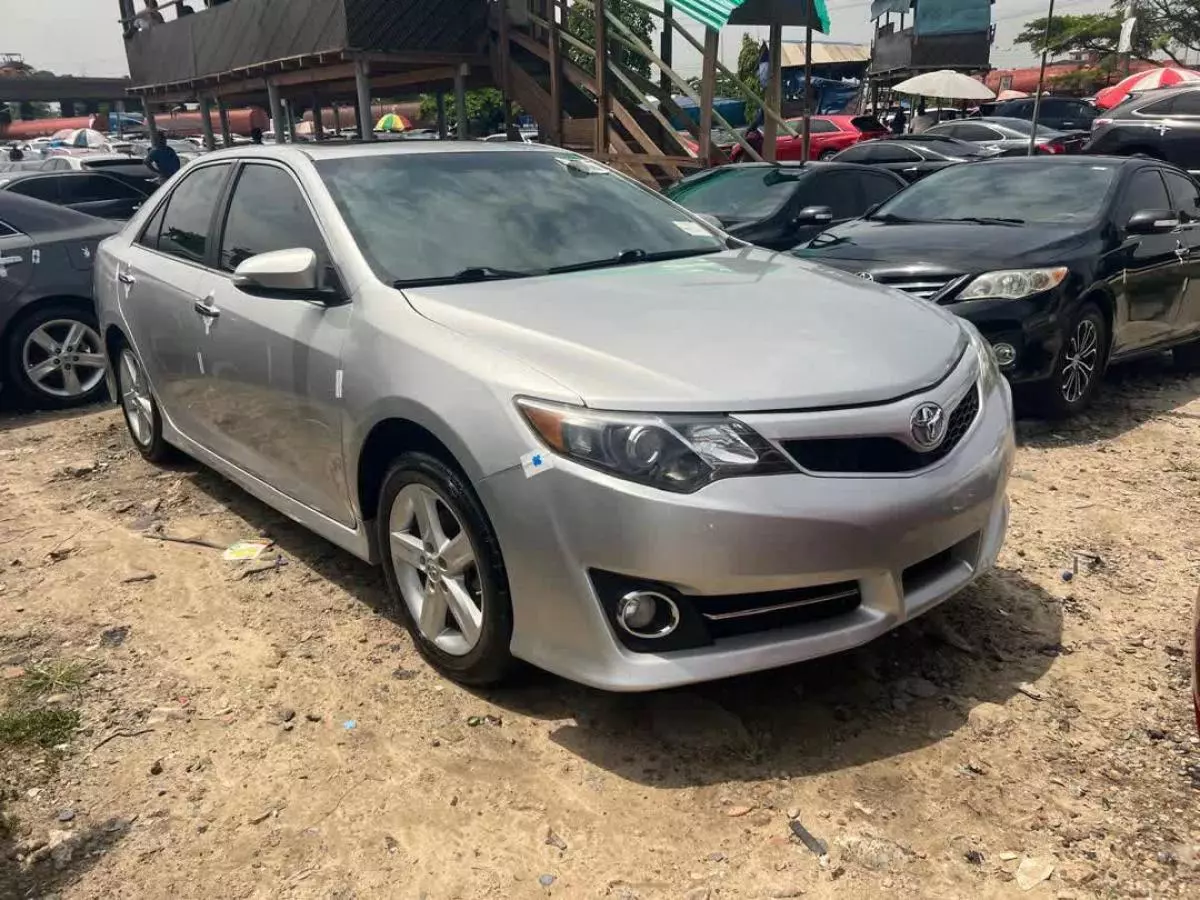 Toyota Camry   - 2012