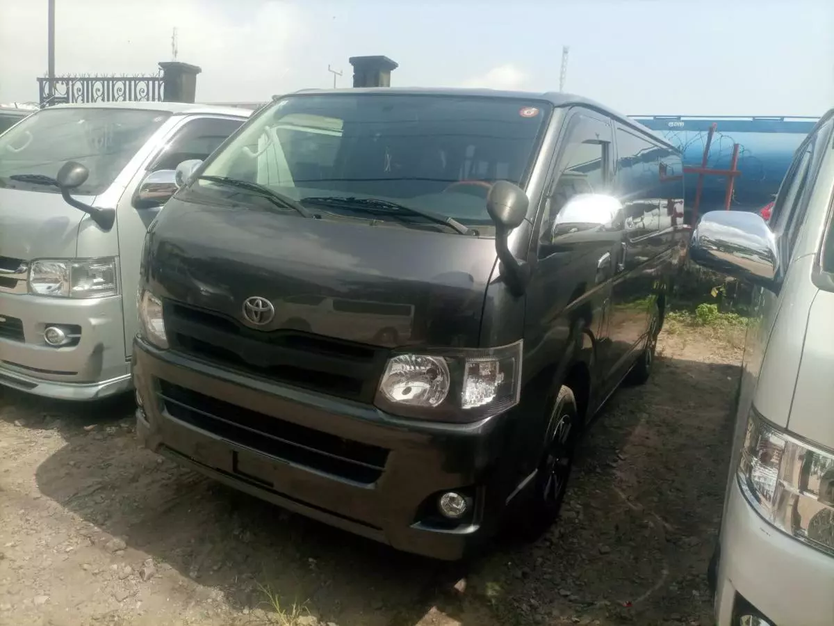 Toyota Hiace   - 2012