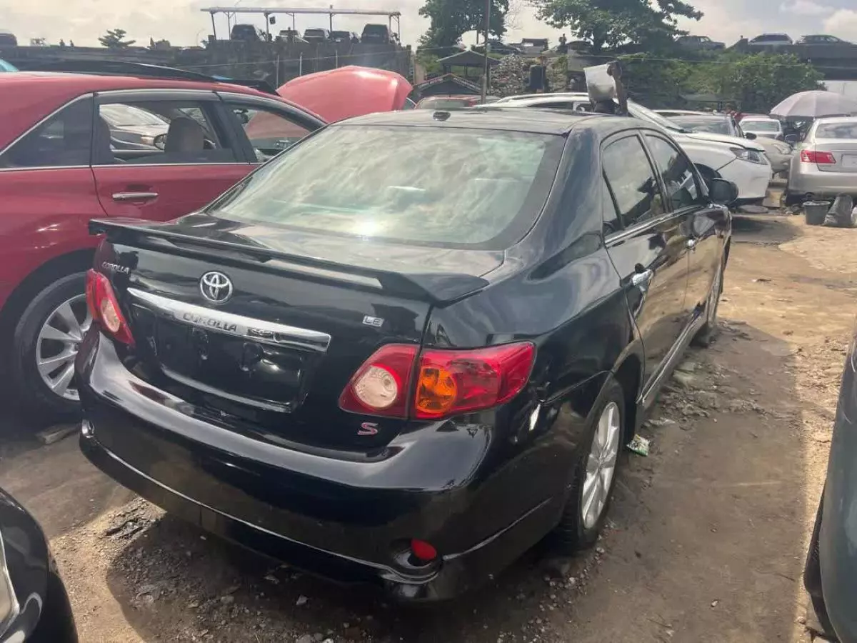 Toyota Corolla   - 2010