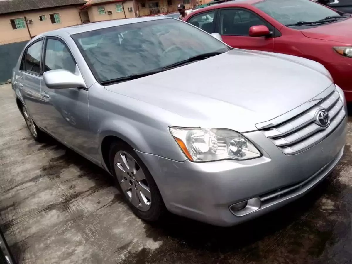 Toyota Avalon   - 2006