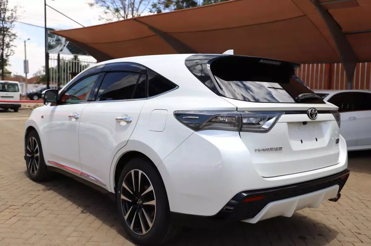 Toyota Harrier   - 2017