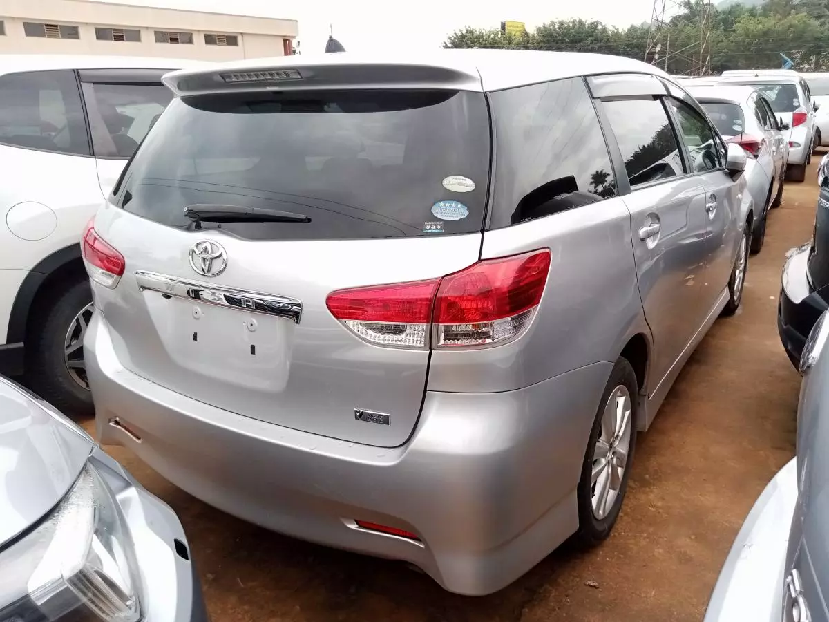 Toyota Wish   - 2012